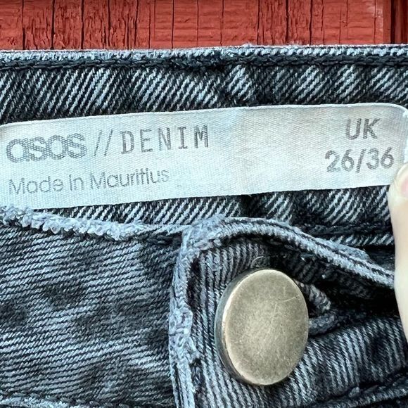 ASOS Women's High Waisted Slim Mom Jeans Five Pocket Grayish Black Size 26 - Picture 5 of 7